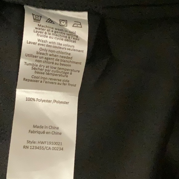 H by HALSTON black buttoned down shirt. NWT Size S - Picture 7 of 7